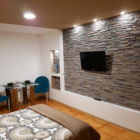 Woodstone Apartment プロイェシュティ エクステリア 写真