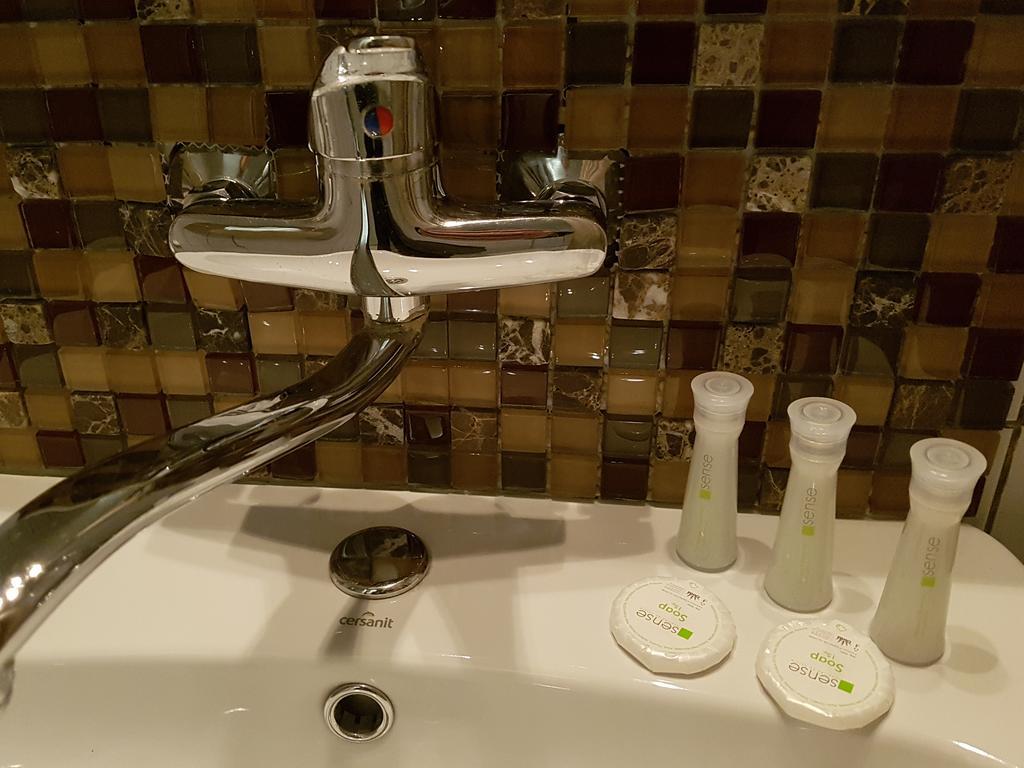 Woodstone Apartment プロイェシュティ エクステリア 写真