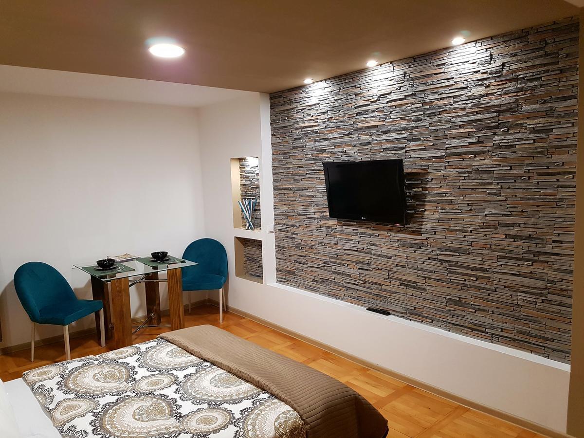 Woodstone Apartment プロイェシュティ エクステリア 写真
