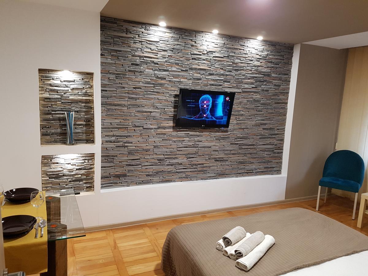 Woodstone Apartment プロイェシュティ エクステリア 写真