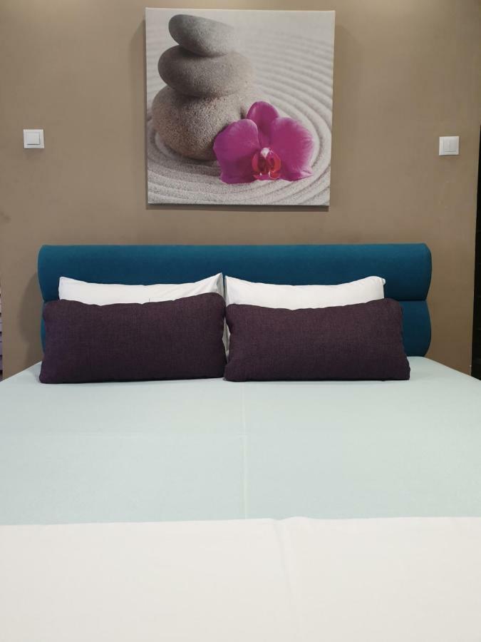 Woodstone Apartment プロイェシュティ エクステリア 写真